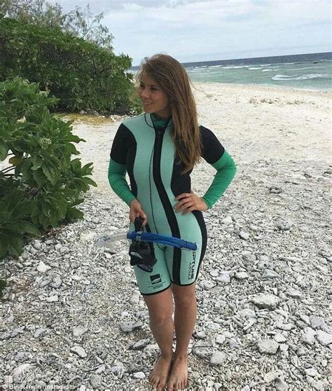 50 Bindi Irwin Bikini Pictures (Hot & Sexy)